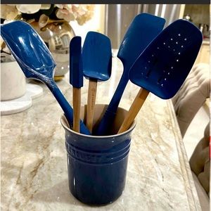 Le Creuset crock with utensils